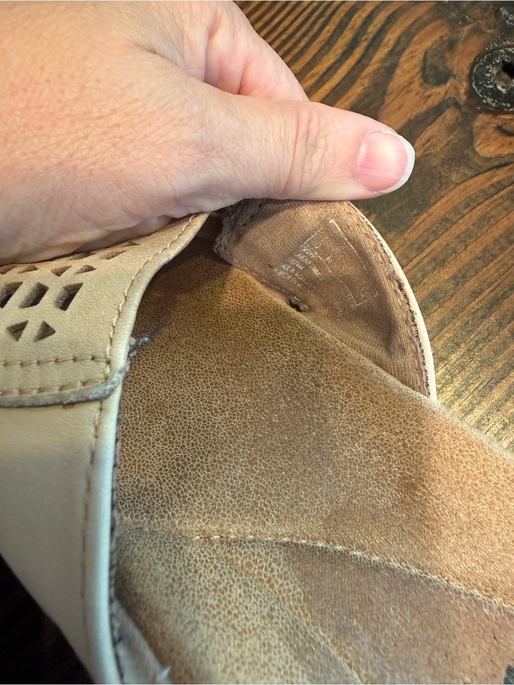 Clarks Collection Leather Slide Sandals Beige Cutout Comfort Wedge Size 7M - Picture 8 of 8